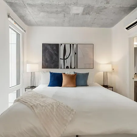 High-rise 4br W Views Comfort & Space Hotel Chicago