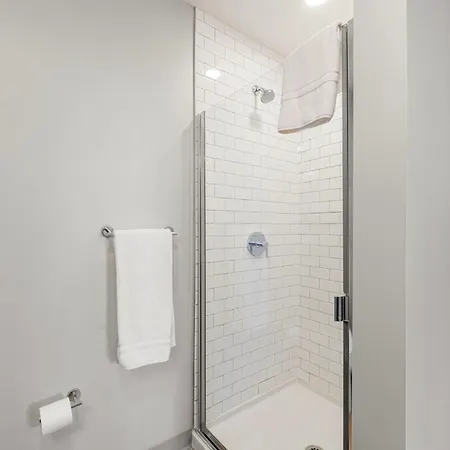 Family-sized 4br Luxury In Downtown Hotel