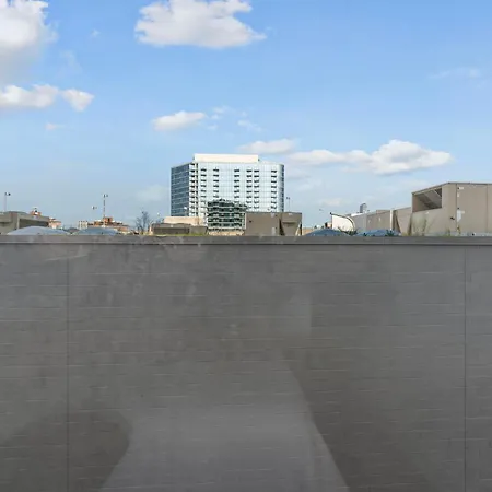 Hotel Family-sized 4br Luxury In Downtown