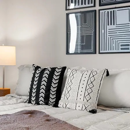 Hotel Family-sized 4br Luxury In Downtown