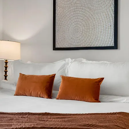 Hotel Corporate-friendly 4br Stylish & Chicago