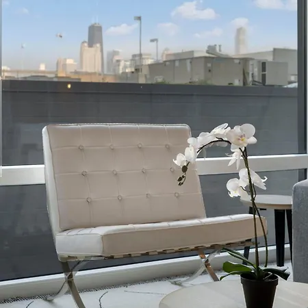 Hotel Chic 4-bedroom With Skyline Views & Amenities *
