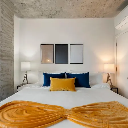 Chic 4-bedroom With Skyline Views & Amenities * Chicago