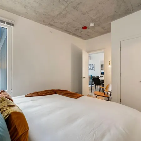 Chic 4-bedroom With Skyline Views & Amenities Hotel Chicago
