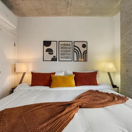 Chic 4-bedroom With Skyline Views & Amenities * Chicago