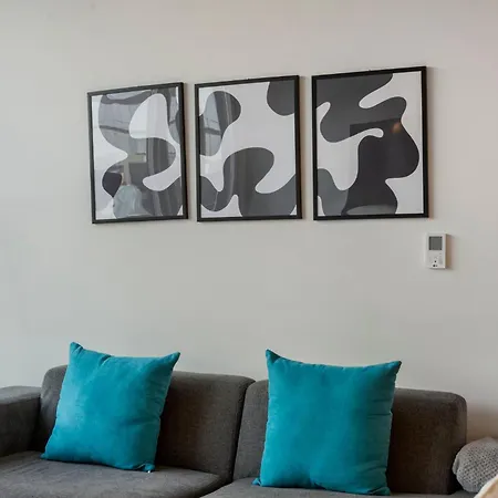 Chic 4-bedroom With Skyline Views & Amenities * Chicago