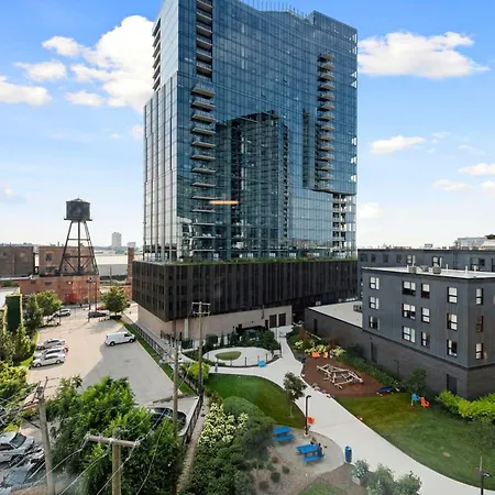 4br Modern Gem Sleek Bright & Hotel Chicago