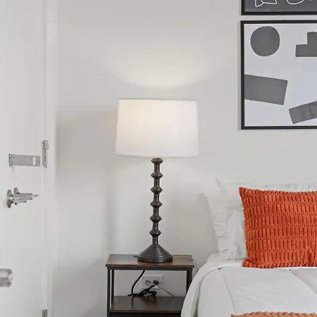 2br Escape Bright Sleek Spacious