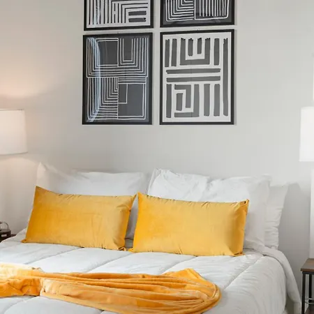 2br Escape Bright Sleek Spacious Hotel Chicago