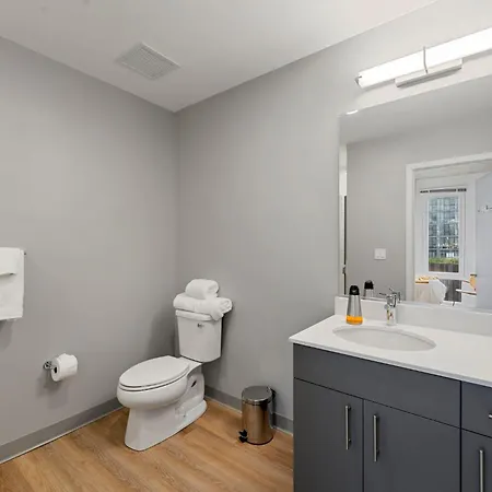 2br Escape Bright Sleek Spacious Hotel *