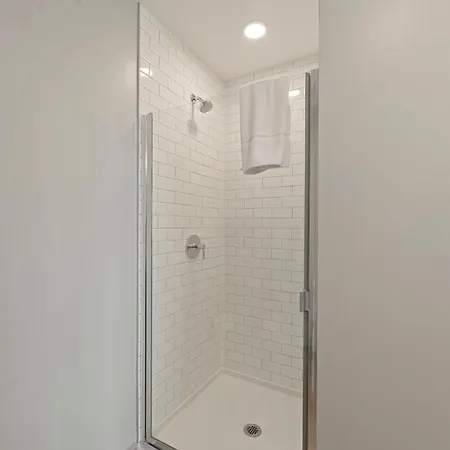 Hotel 2br Escape Bright Sleek Spacious *