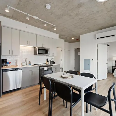 2br Escape Bright Sleek Spacious Hotel *
