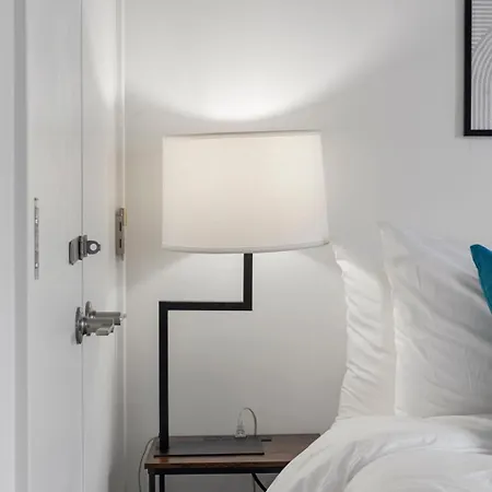 Hotel Modern 4br Retreat With Stunning Views