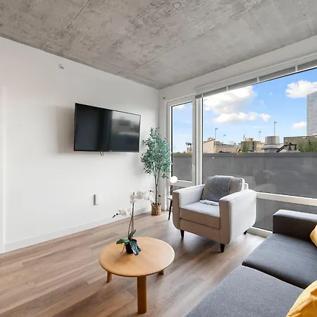 Modern 4br Retreat With Stunning Views