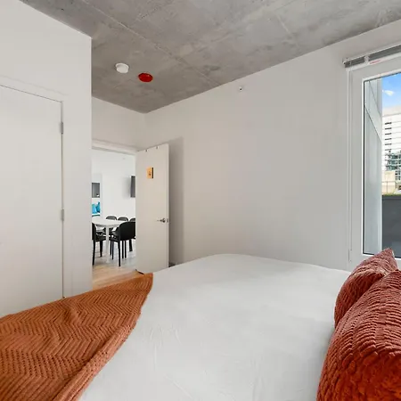 Modern 4br Retreat With Stunning Views Hotel