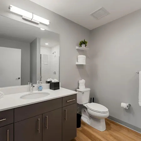 Modern 4br Retreat With Stunning Views *