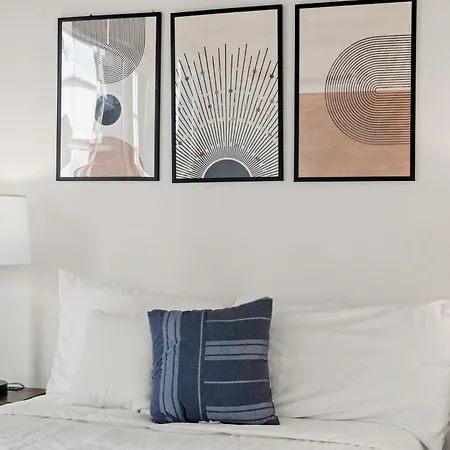 3br Escape Bright Sleek Spacious * Chicago