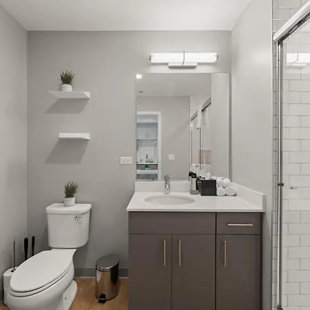 3br Escape Bright Sleek Spacious Chicago