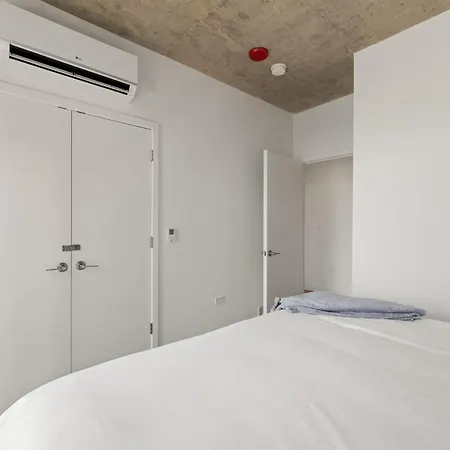 Hotel 3br Escape Bright Sleek Spacious Chicago
