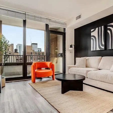 Boulevard Walk Everywhere 5 Mins To Magnificent Mile River North 04 Apartment Chicago