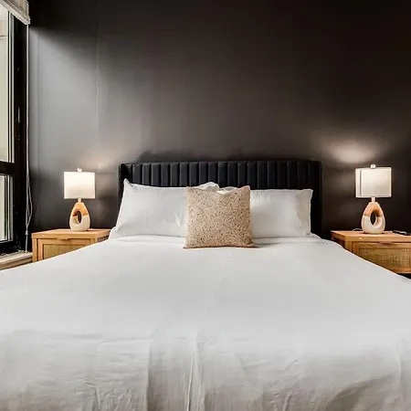 Boulevard Walk Everywhere 5 Mins To Magnificent Mile River North 02 Apartment Chicago