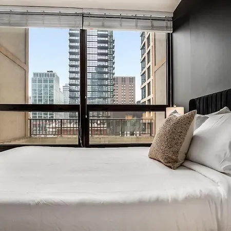 Boulevard Walk Everywhere 5 Mins To Magnificent Mile River North 02 Chicago