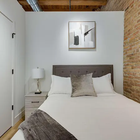 Apartment River North Rooftop With In And Out Parking 5 Chicago