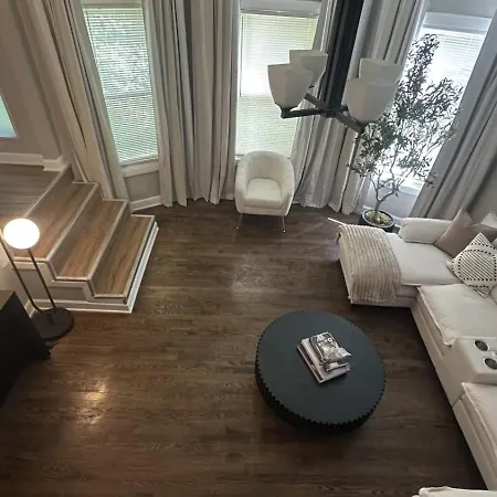 Sleeps 18 7br Gym Game Theater Holiday home Chicago
