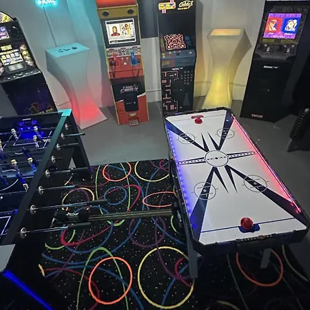 Holiday home Sleeps 18 7br Gym Game Theater