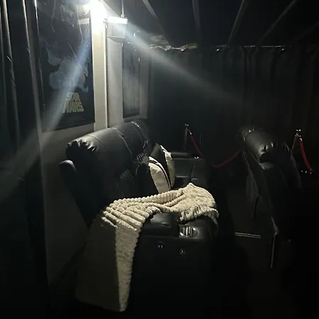 Sleeps 18 7br Gym Game Theater Chicago