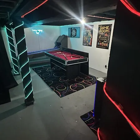 Sleeps 18 7br Gym Game Theater Holiday home