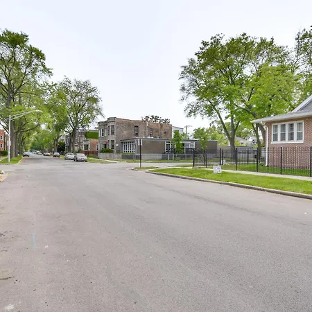Dog-friendly W/ Yard: 10 Mi To Downtown * Chicago