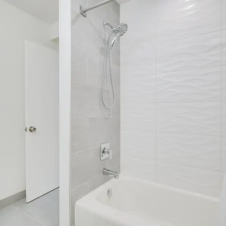 Apartment Steps To Shops & Eats: In Portage Park!