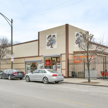 Steps To Shops & Eats: In Portage Park! * Chicago