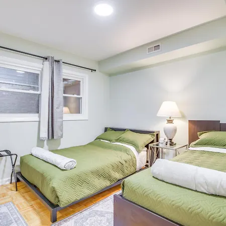Apartment Steps To Shops & Eats: In Portage Park! *