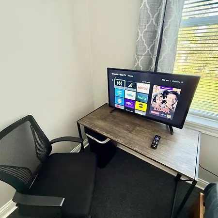 Place To - Close To Downtown! - Free Parking! Chicago