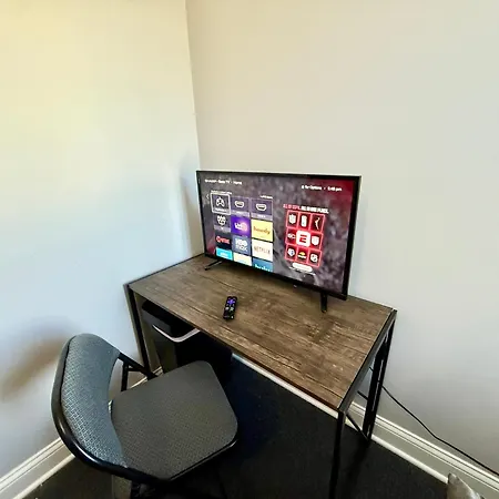 Place To - Close To Downtown! - Free Parking! Chicago