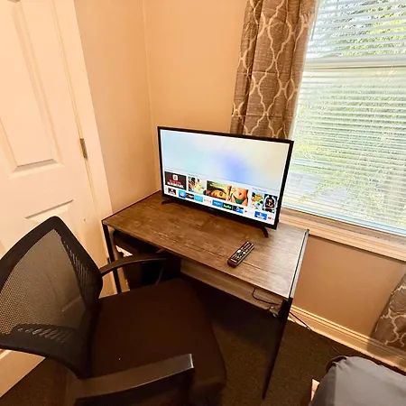 Place To - Close To Downtown! - Free Parking! Homestay *