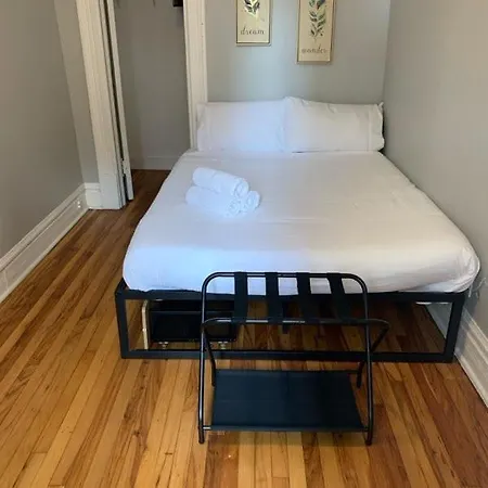 South Loop 3 Bedroom Apartment *