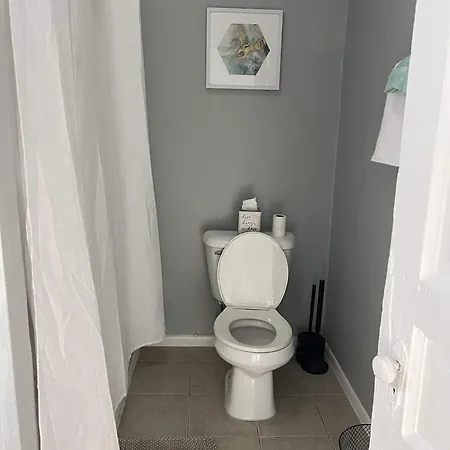 South Loop 3 Bedroom Apartment *