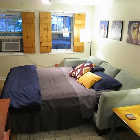 Apartment Cozy Vintage Near Downtown