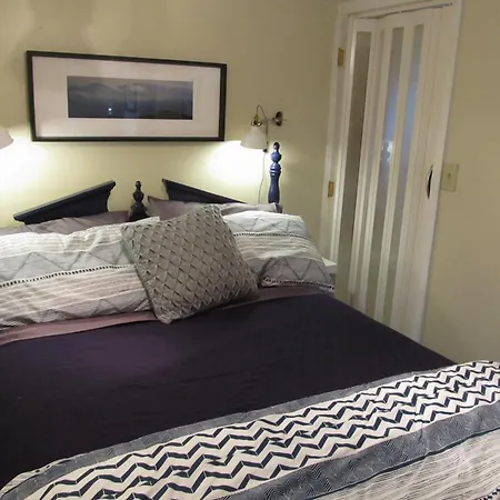 Cozy Vintage Near Downtown Apartment *