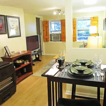 Apartment Cozy Vintage Near Downtown