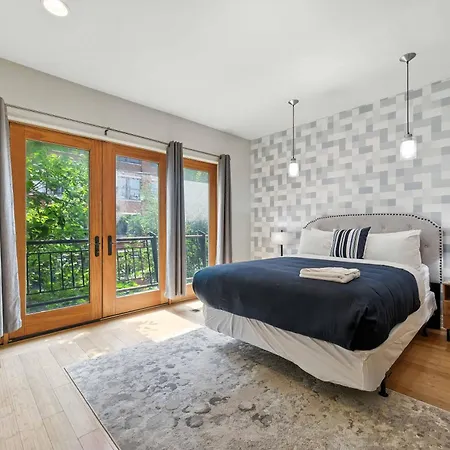 Spacious 3-bed West Loop Townhouse, 1 Car Garage * Chicago