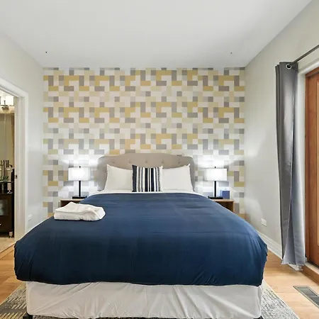 Spacious 3-bed West Loop Townhouse, 1 Car Garage * Chicago