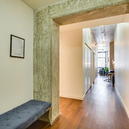 Downtown Living: Walkable, Modern * Chicago