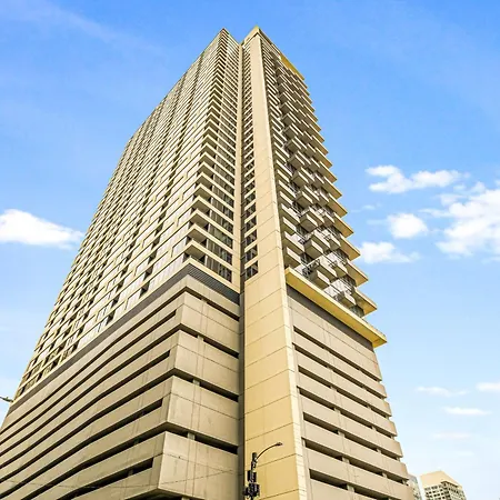 Downtown Living: Walkable, Modern Holiday home