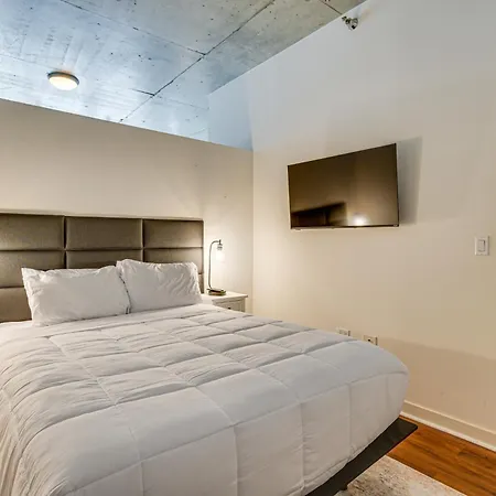 Downtown Living: Walkable, Modern Holiday home Chicago