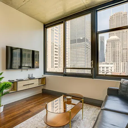 Downtown Living: Walkable, Modern Holiday home