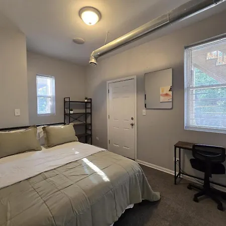 Luxe Loft Vibe With King - 4br 3ba Apartment